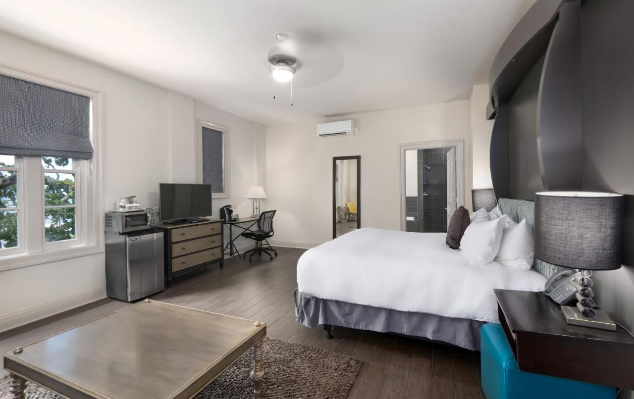 White House 3* Biloxi