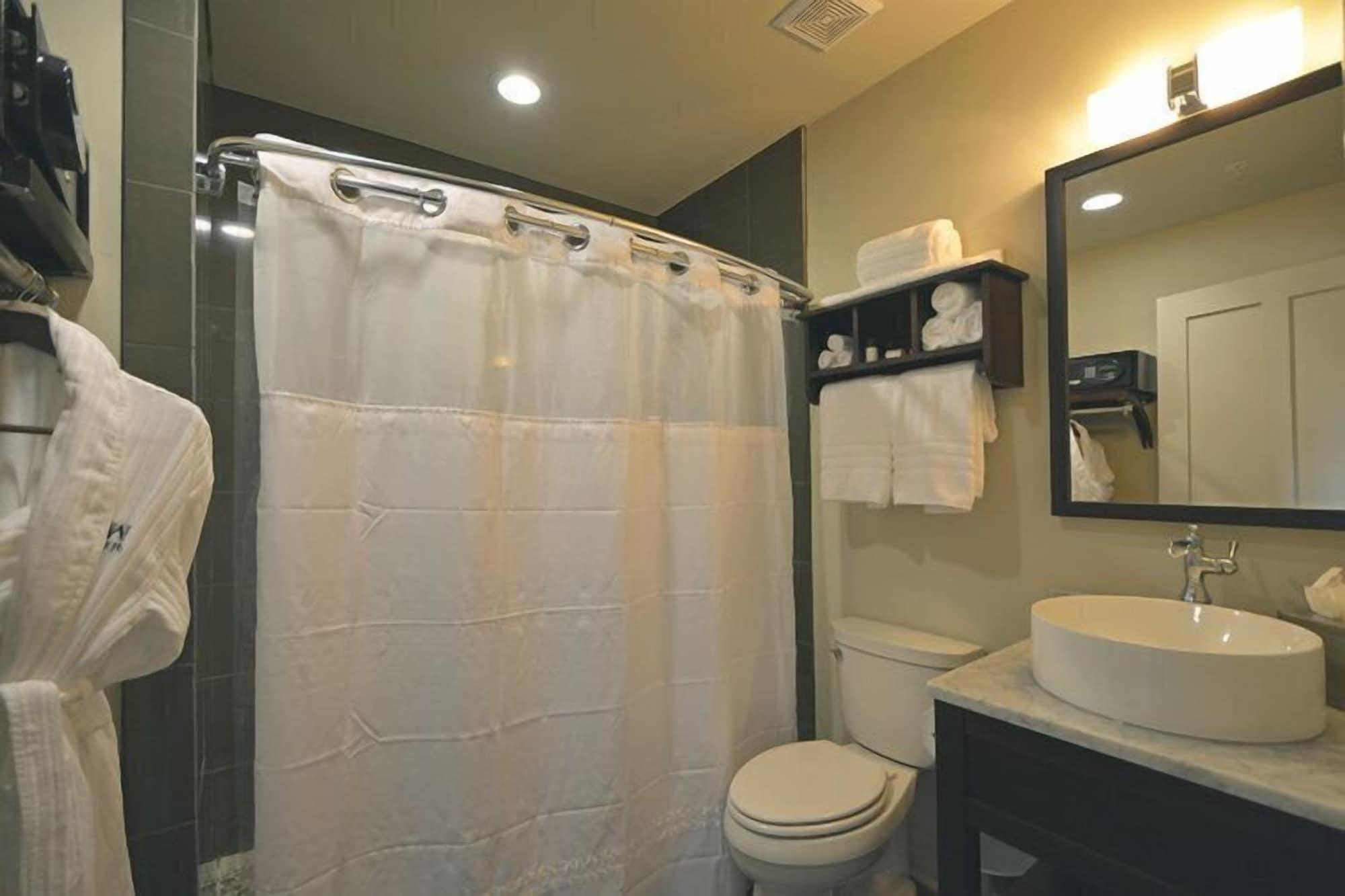 White House 3*