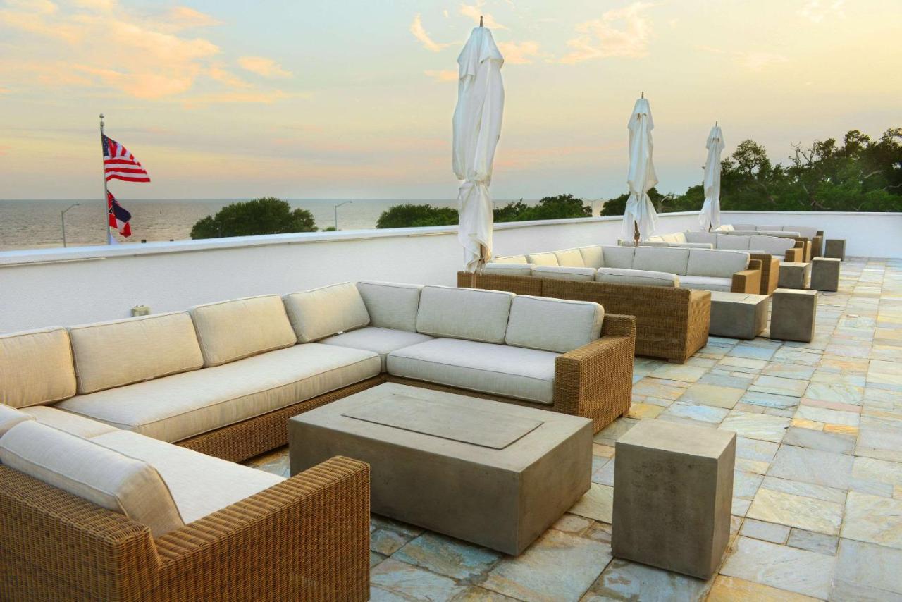 White House 3*